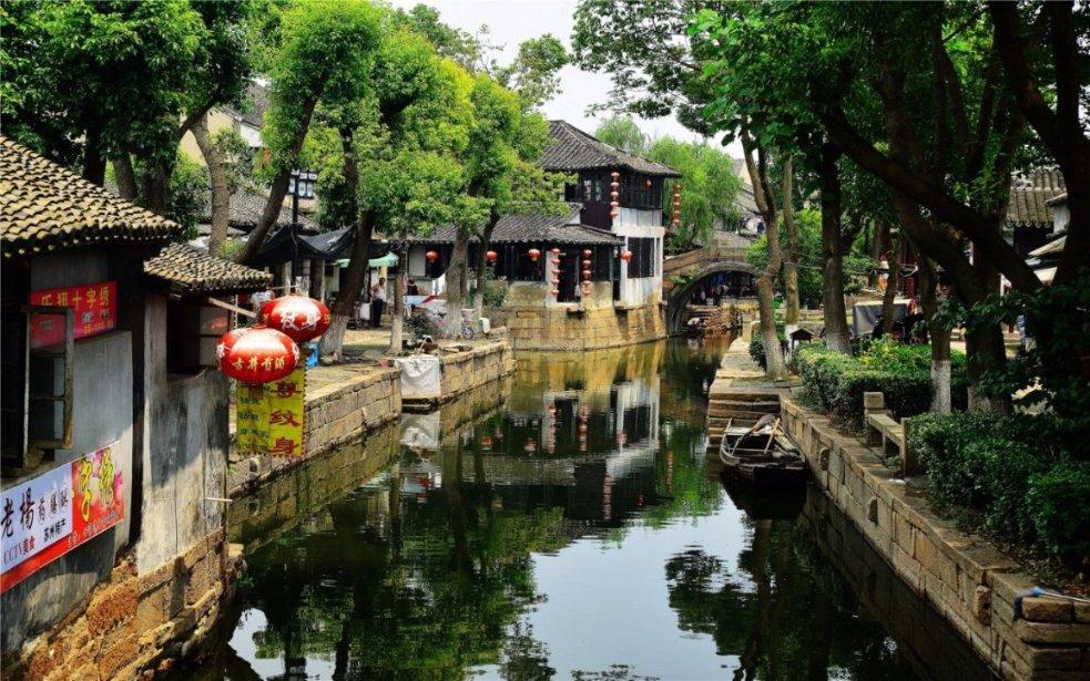 天津曾经堪称是“地标性”的商场，如今却冷冷清清，一片萧条之景